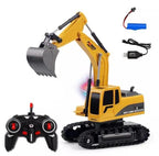 Die-Cast Metal 6-Channel RC Excavator (1:24 Scale Komatsu PC200-8) (6+ Years)